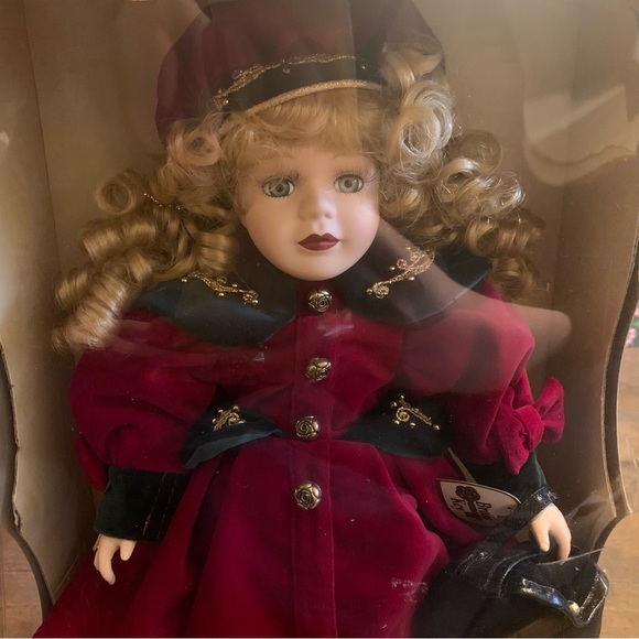 1998 Brass Key Victorian Star Genuine Porcelain Doll, Cert of Auth UNOPENED - Picture 3 of 8
